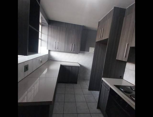 4 BEDROOM APARTMENT FOR SALE IN SUNNYSIDE